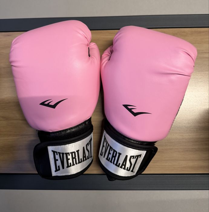 Боксерские перчатки EVERLAST 10 унций