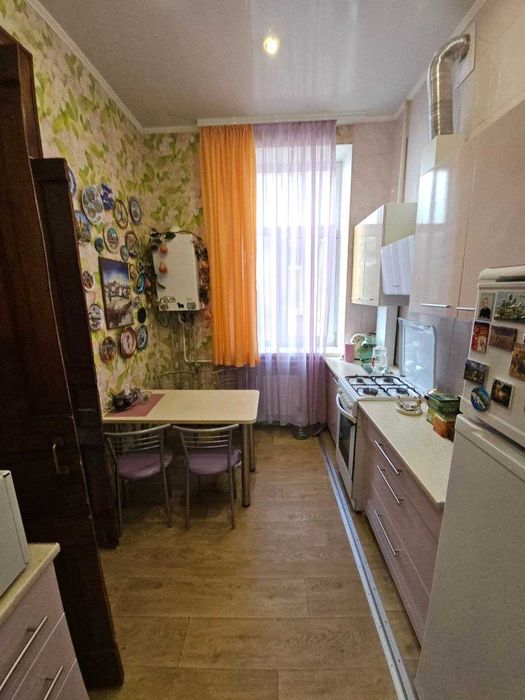 Продам 2-к квартиру (54м2), ремонтом + свое отопление / газ. котел
