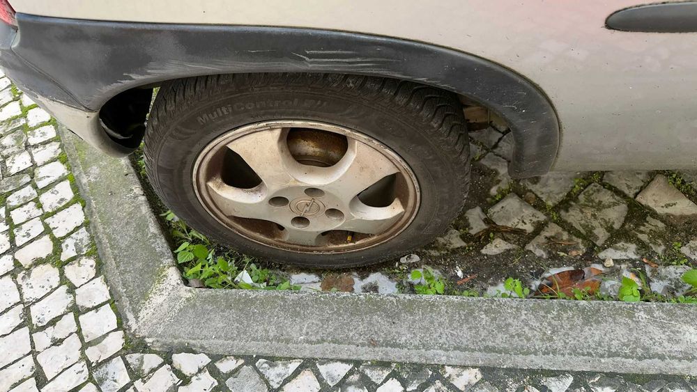 Corsa B 2000 Gasolina - Para reparar ou peças