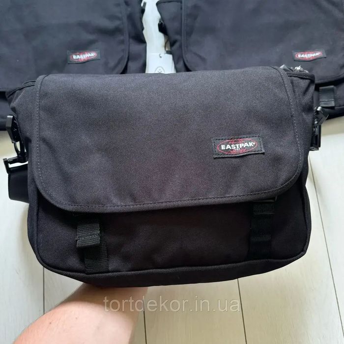 Сумка через плече EastPak Delegate 008 20L: Чорна, Сіра