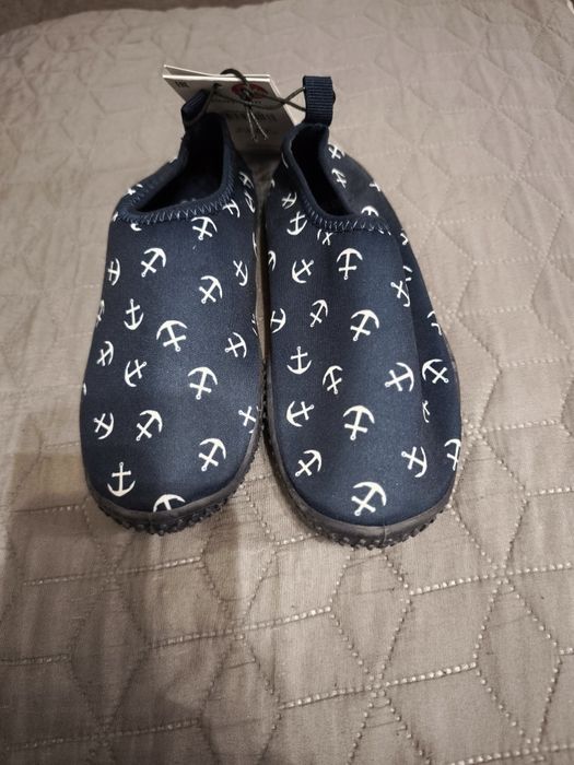 Buty, kapcie, antypoślizgowe,nowe, rozmiar 30, granatowe, kotwice