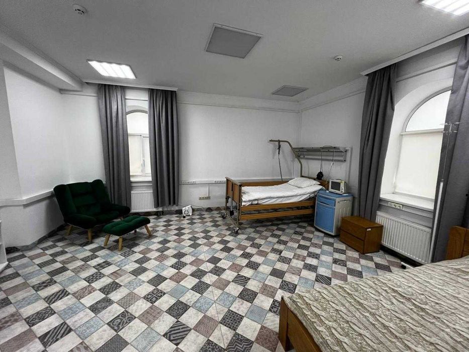 Окремо стояча клініка з обладнанням і технікою, 2500м, Дарницький р-н