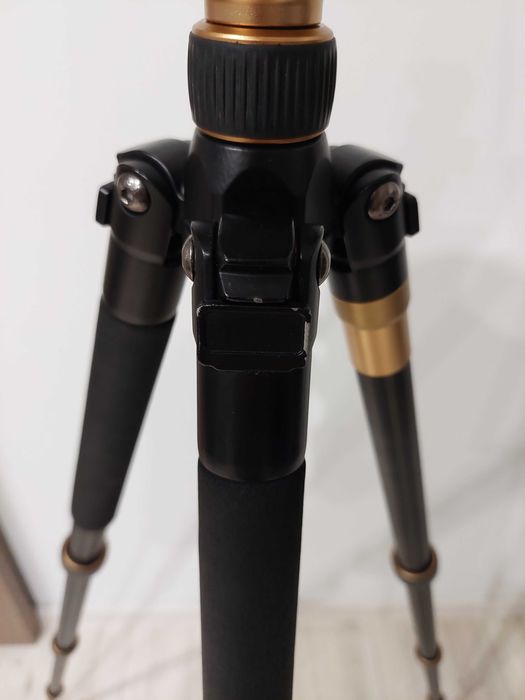 Statyw karbonowy (carbon / węglowy) QZSD-999C z głowicą kulową