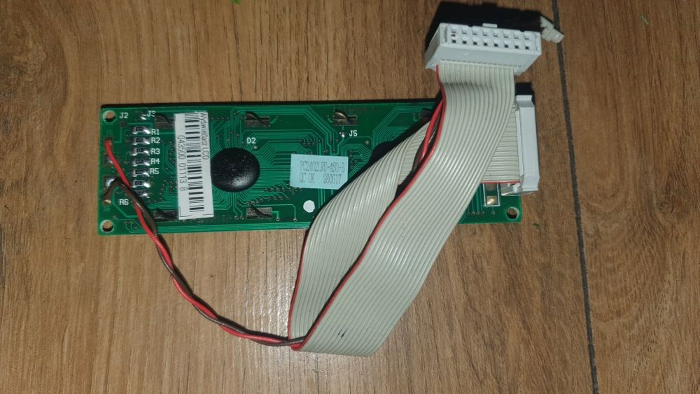 Wyświetlacz LCD alfanumeryczny z podświetleniem na zielono.