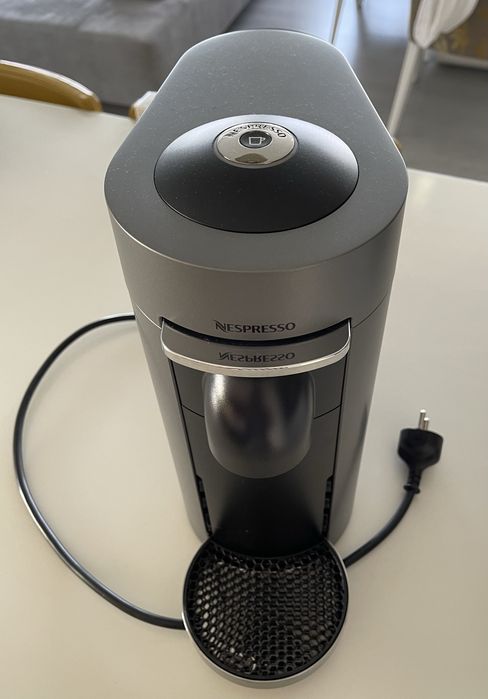 Nespresso Vertuo Plus cinza