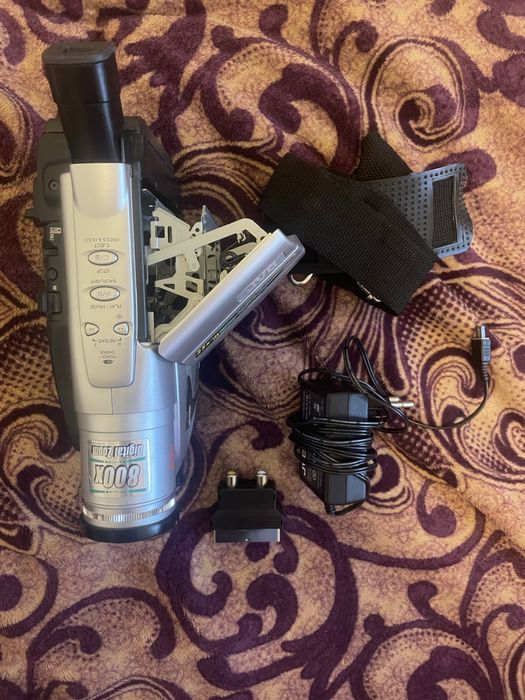 видеокамера JVC Compact VHS Camcorder