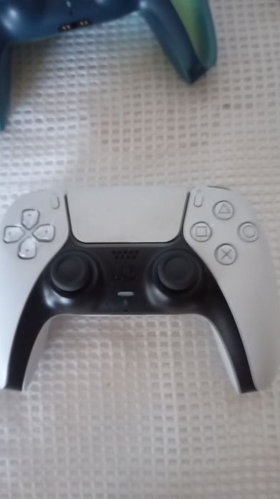 Ps5 com 2 controles e garantia de 4