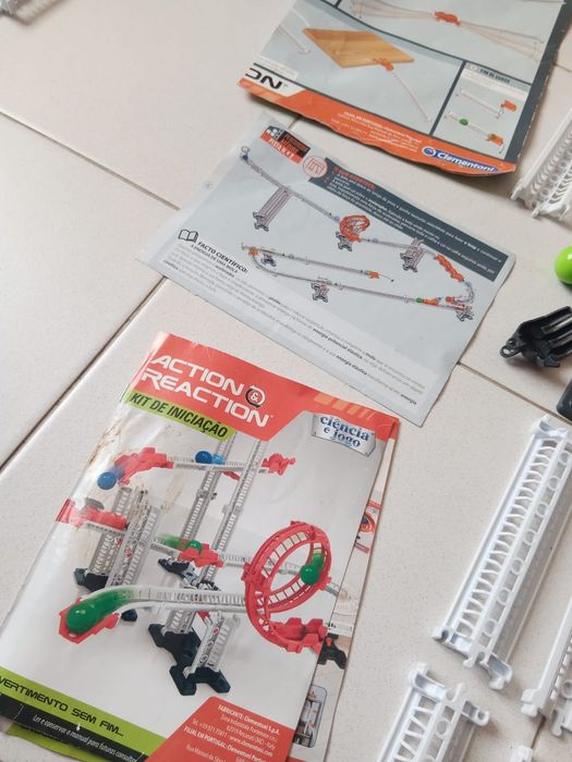 Ação e Reação – Plataformas  Clementoni kit circuito bolas, como foto