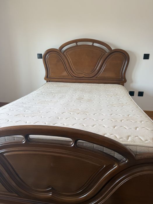 Mobiliario de quarto Cama, mesinha de cabeceiras e móvel