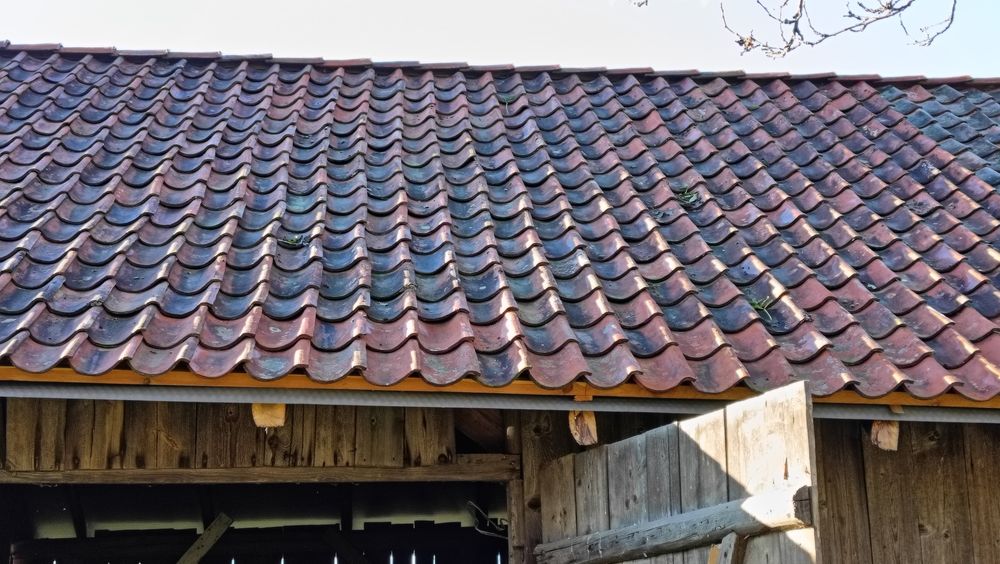 Stara dachówka 350-400 szt, tanio sprzedam.