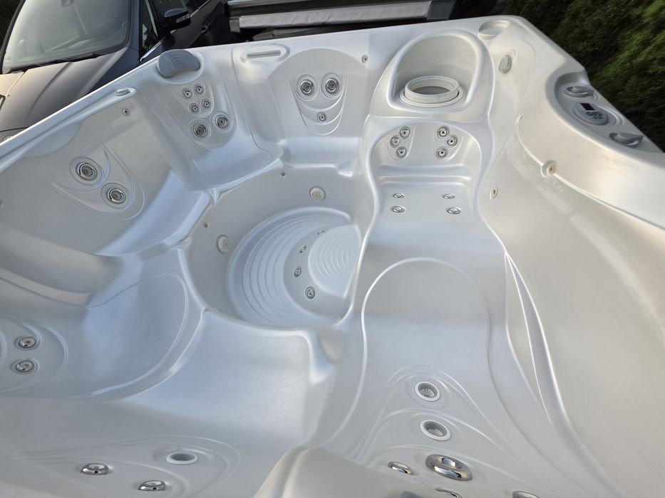 JACUZZI Hotspring 6-7 osób