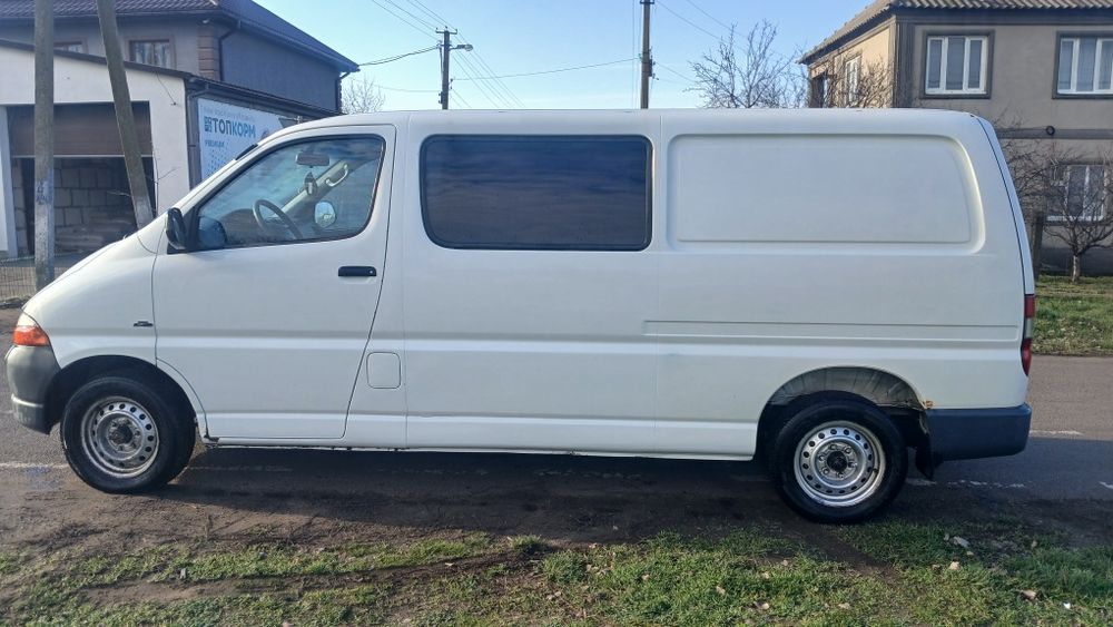 Тайота Хайс 2004 рік