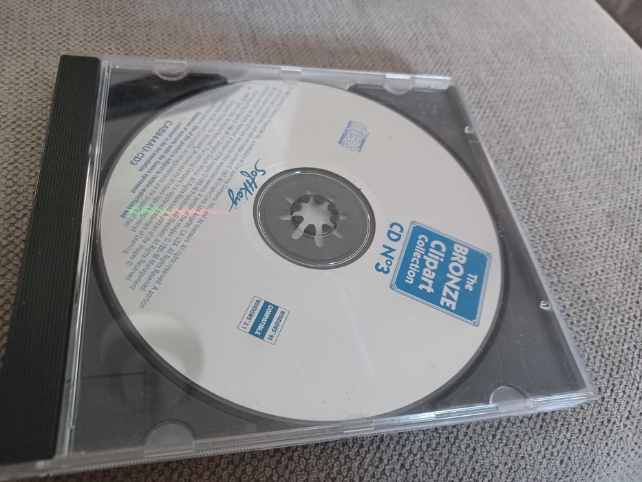CD 100.000 Clipart