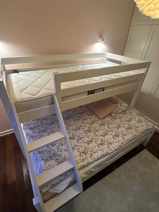 Beliche em madeira branca