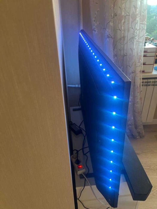 UHD Телевизор Philips 50PUS8518/12 50" с Ambilight подсветкой