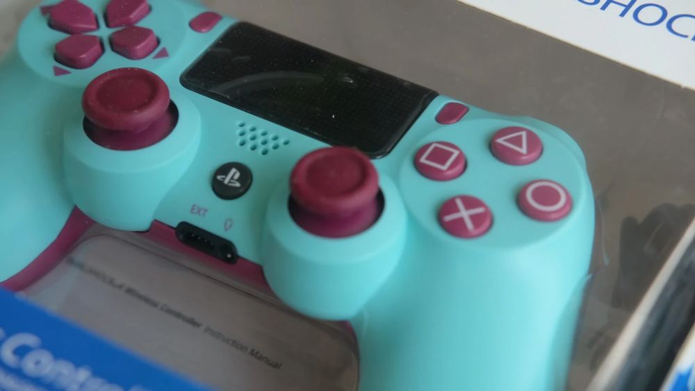 Sony PlayStation 4 Branca com Comando Novo e 6 Jogos