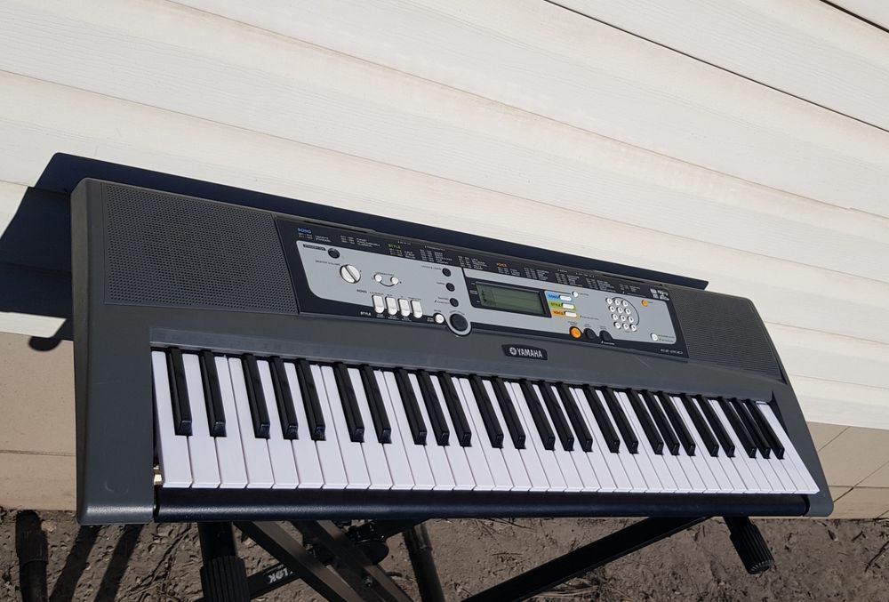 Синтезатор  Yamaha YPT-230/Yamaha EZ-200 б/у з Німеччини