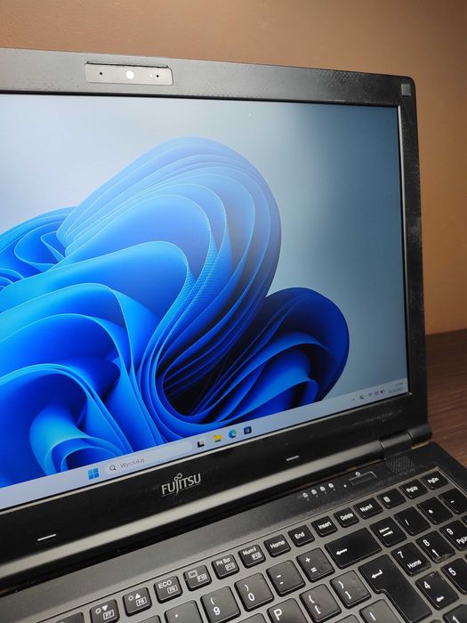LAPTOP | Fujitsu LifeBook | 15,6" FHD | i5-8250U | 16GB RAM | 256SSD