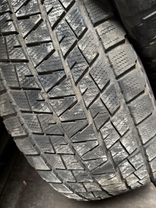 Шини зимові 285/60/18 Bridgestone