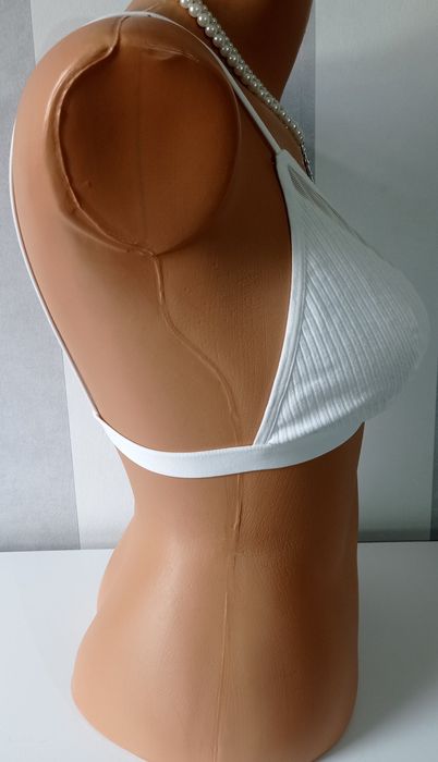Biustonosz biały prążkowany na ramiączka bez gąbki S
