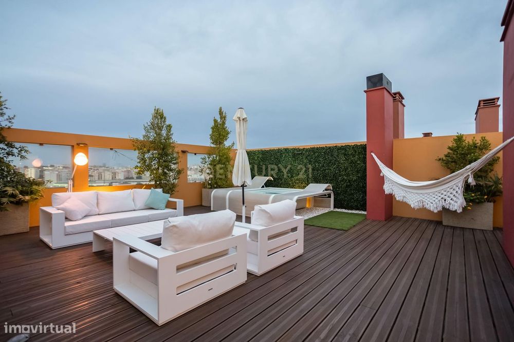 Um Apartamento com Alma de Moradia ; T3+1 + Terraço de 143 m²