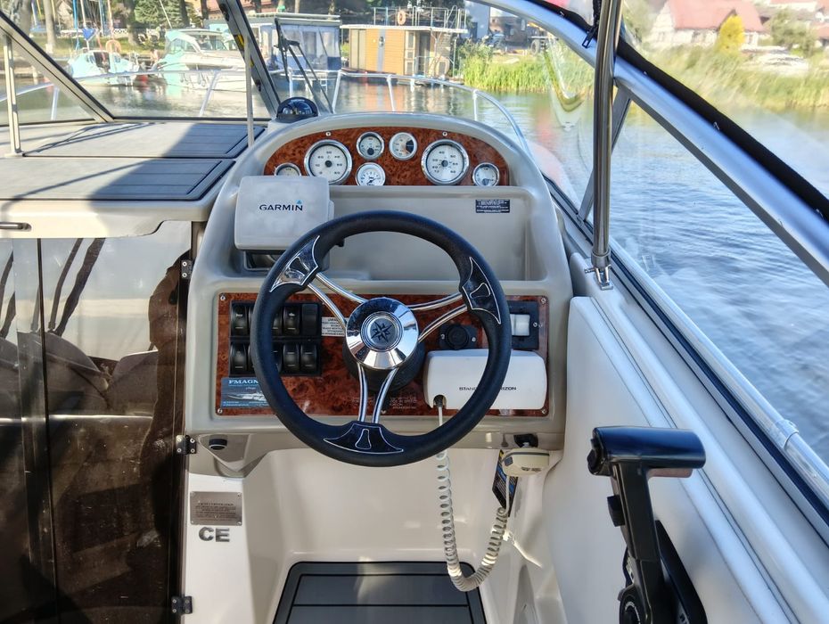 Łódź motorowa Bayliner 2655 kabinowa