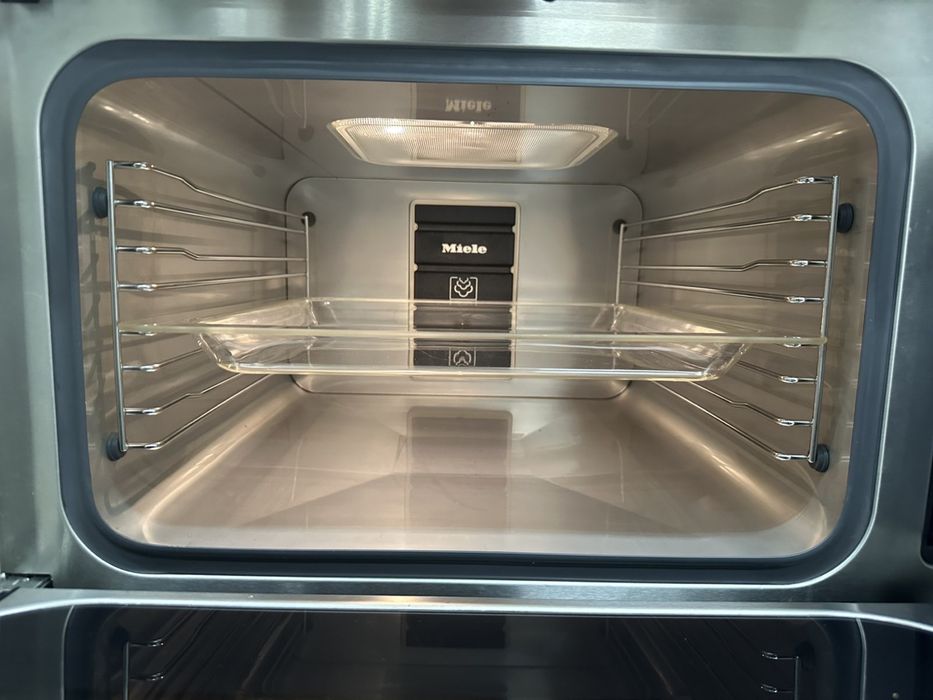 Пароварка з функцією мікрохвильовки СВЧ Miele DGM 6401