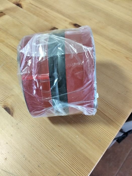 Vende-se Perfil de Borda de Escada Autocolante (Preto) – Novo e Embalado