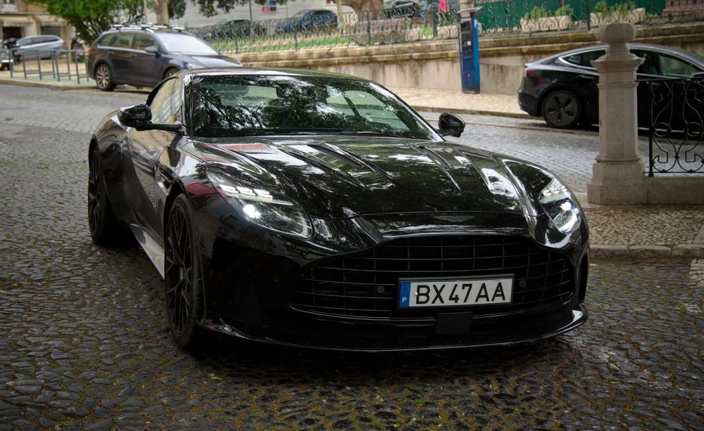 Aston Martin DB12 Coupé V8