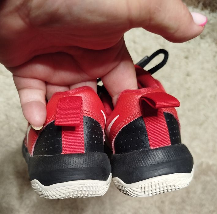 Buty sportowe chłopięce Nike rozmiar 28 stan bardzo dobry