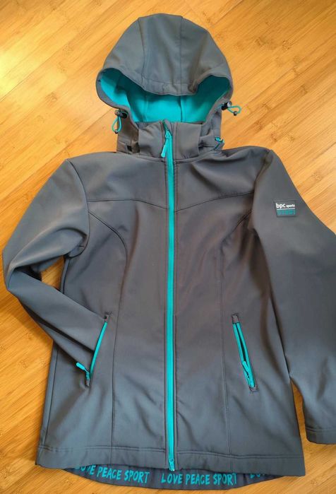 куртка непромокаемая и непродуваемая, удлиненная.Размер 46-48