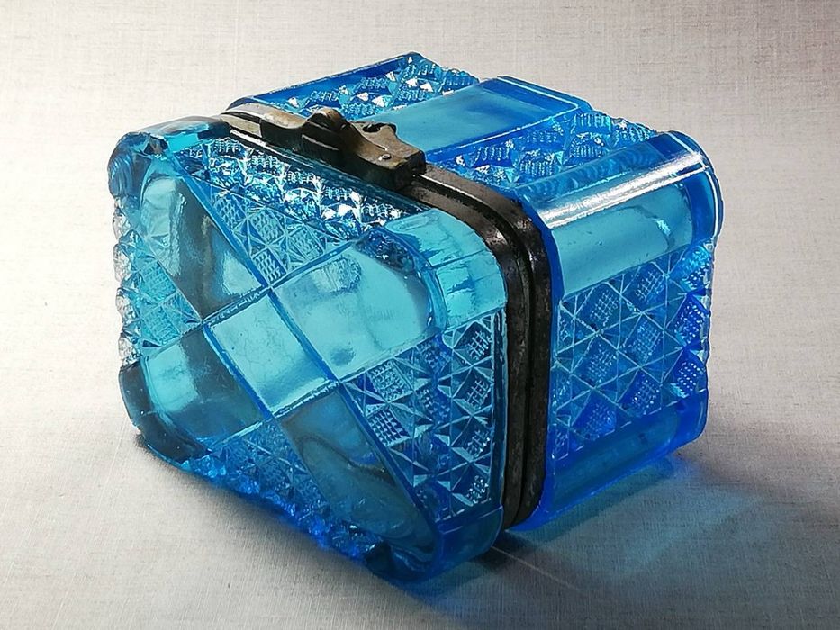 Антикварная шкатулка 19 век Царизм купоросное урановое стекло Оригинал