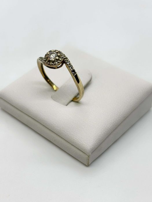 Złoty pierścionek pr 333 1,56g (Rozmiar 16)