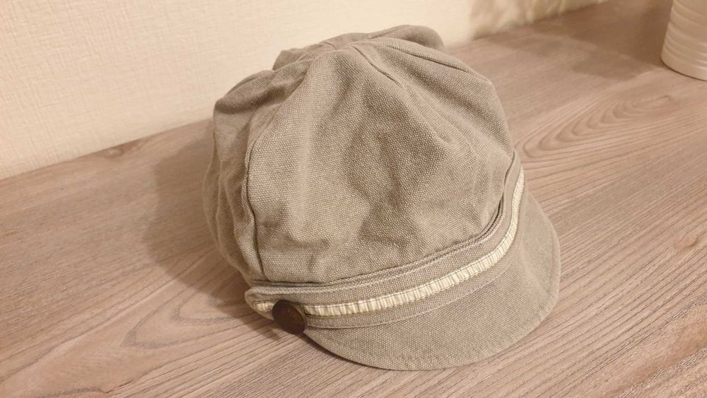 Стильне жіноче кепі, котон 100%, в ідеальному стані