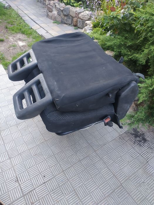 Сиденье в автомобиль.