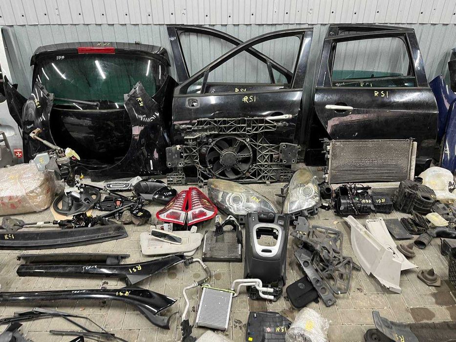 Двері праві двері ліві (TEGNE) Renault Scenic 3 2009-2016