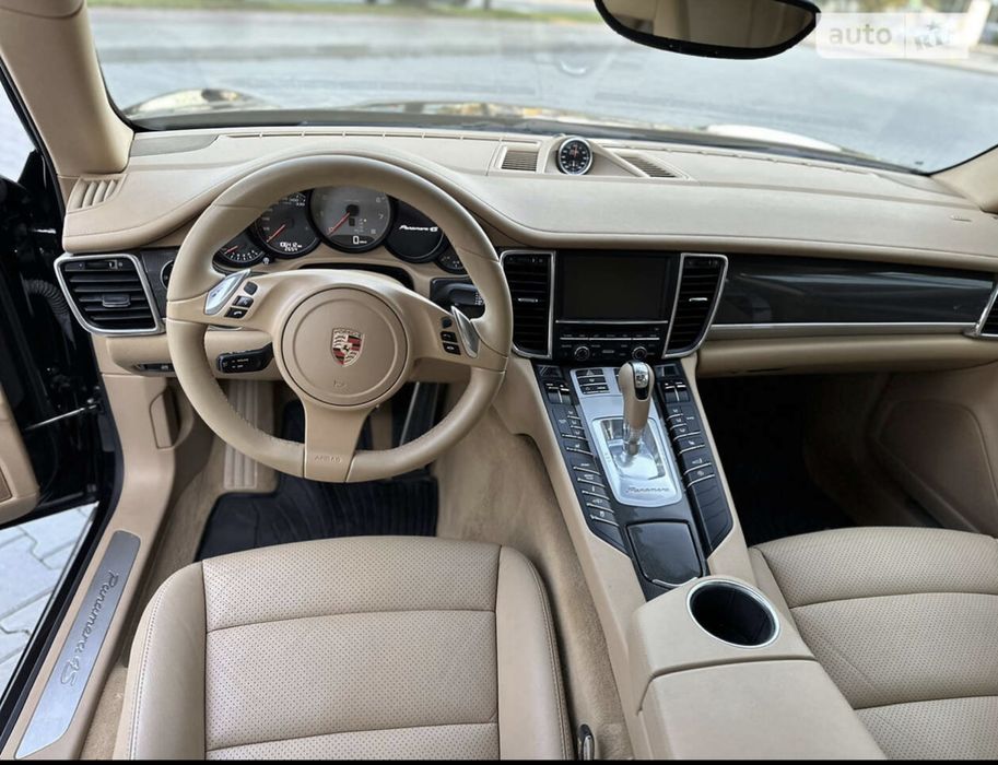 Продам авто Porsche Panamera 4S