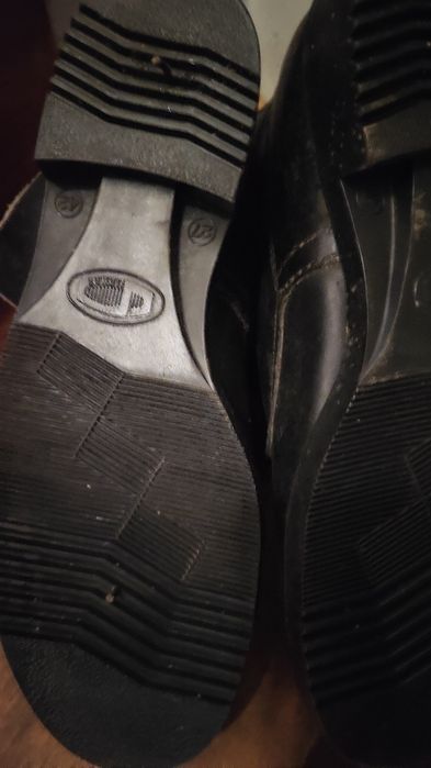 Nowe buty ze skory (opinacze)