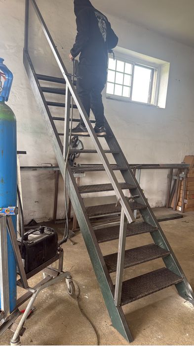 Vendo escada - altura 2750x2880