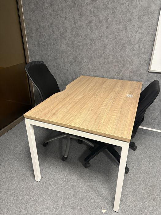 Wynajem biurka –  24/7 | duży parking | sala konferencyjna