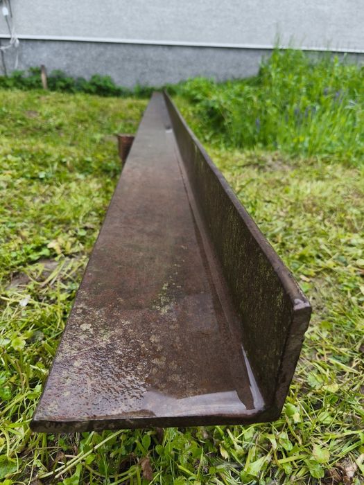 Кутник металевий