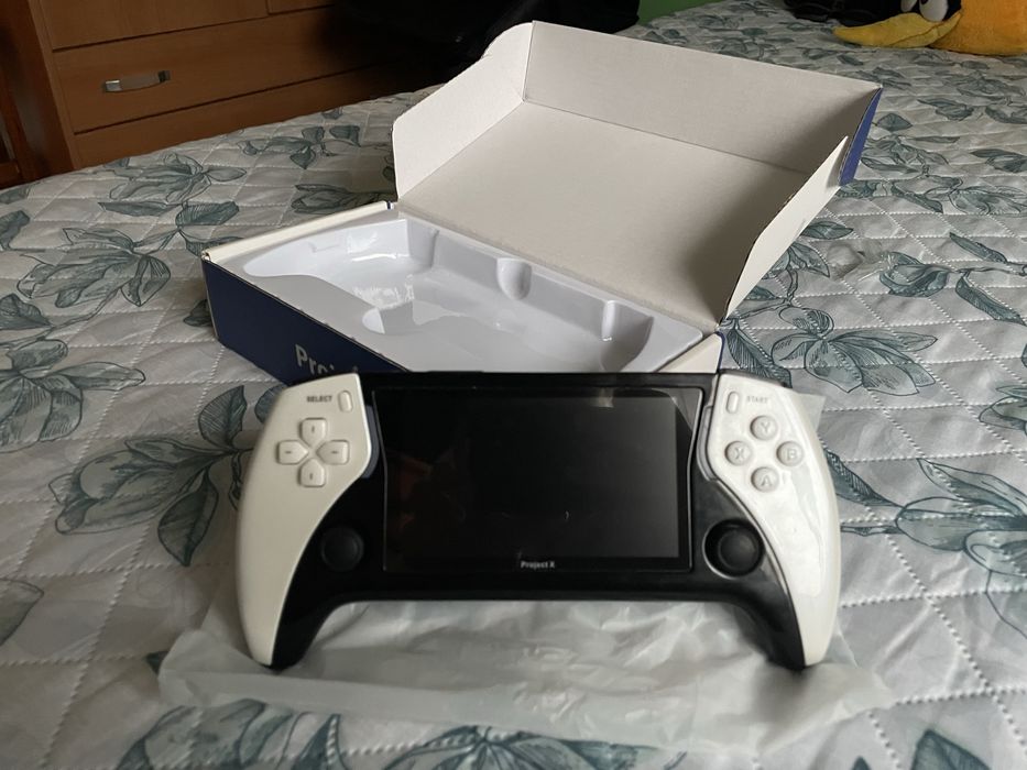 Cosole portatil de jogos retro.