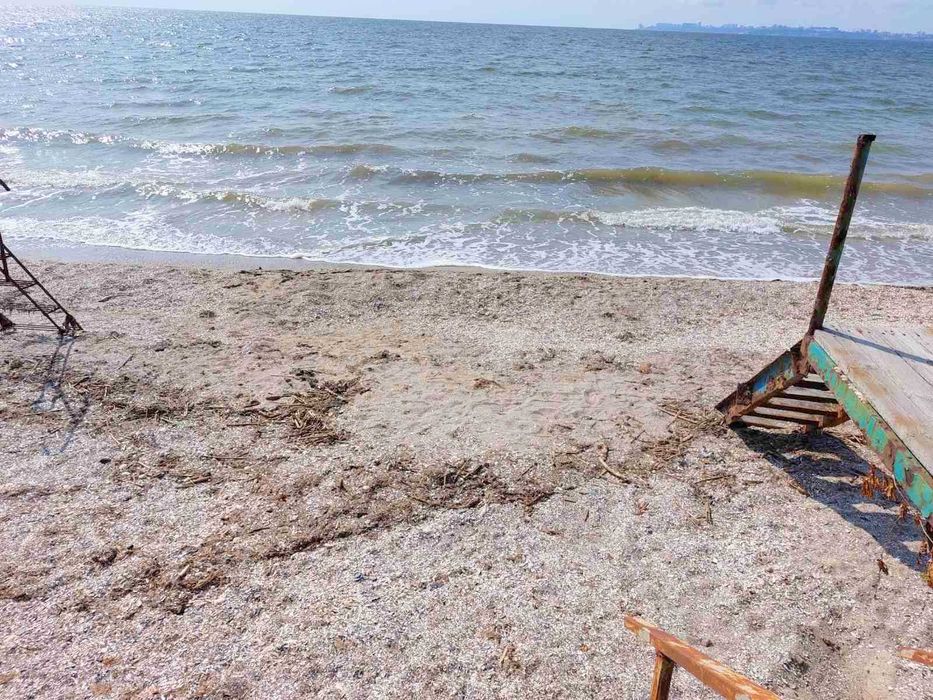 Продам дачу на берегу моря 1 линия  все коммуникации.