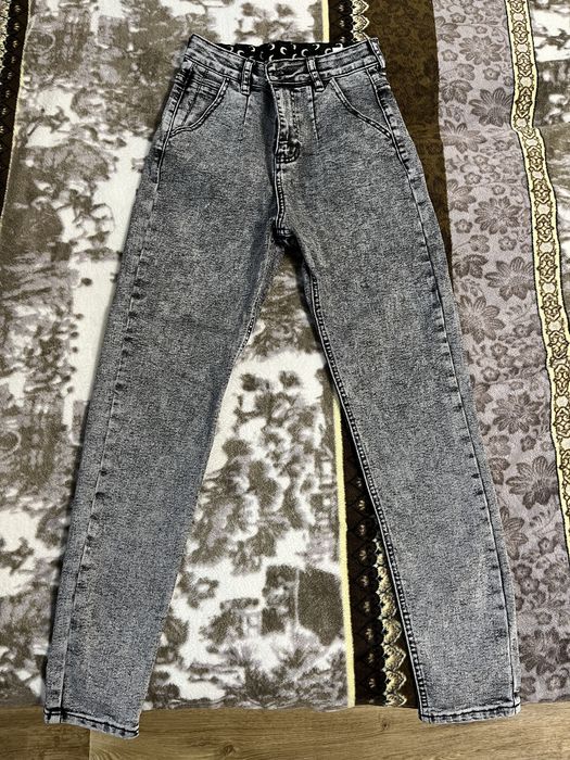 Джинси жіночі розміру 42-44