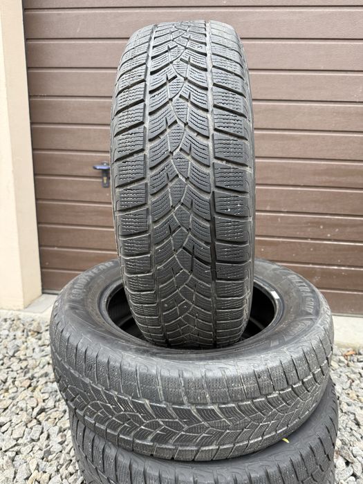 Зимові шини Goodyear UltraGrip Performence 215/65 r17