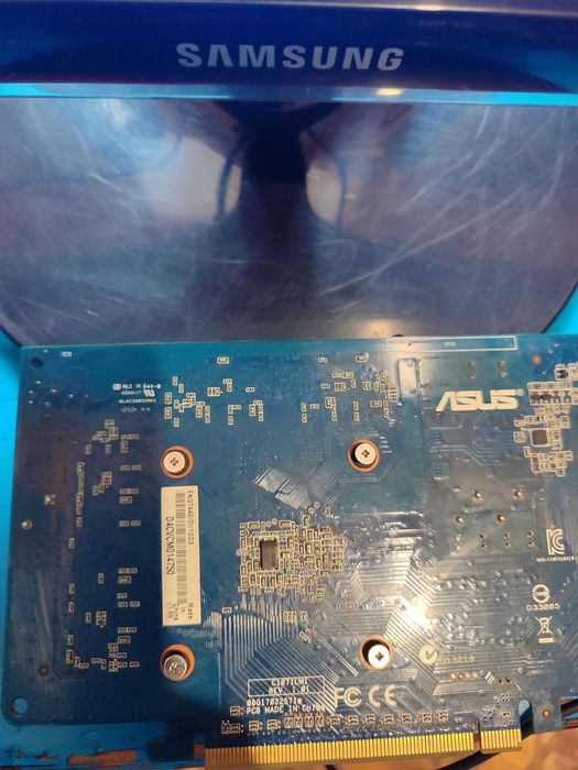 Samsung 21.5 Відео карта 1гб