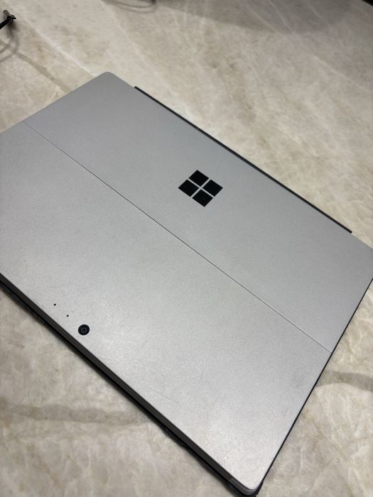 Tablet z klawiaturą Microsoft surface 4 pro