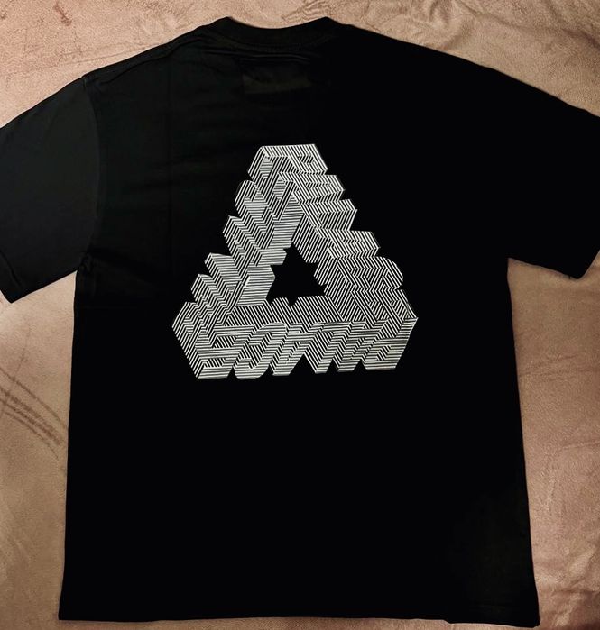 Чорна футболка PALACE