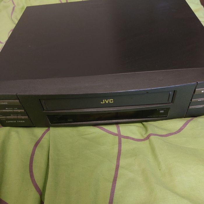 Видеомагнитофон JVC