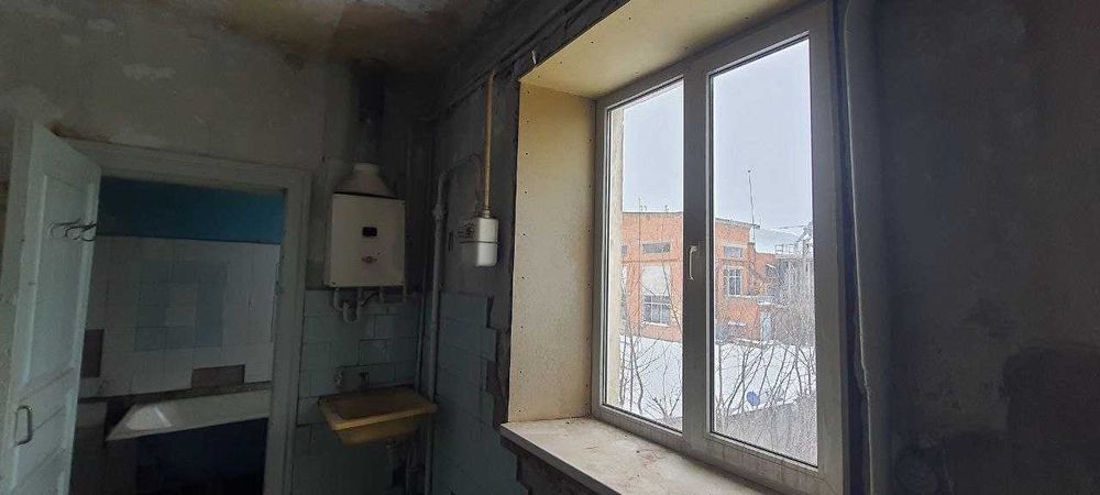 Продам 2-х кімнатну квартиру м. Зміїв